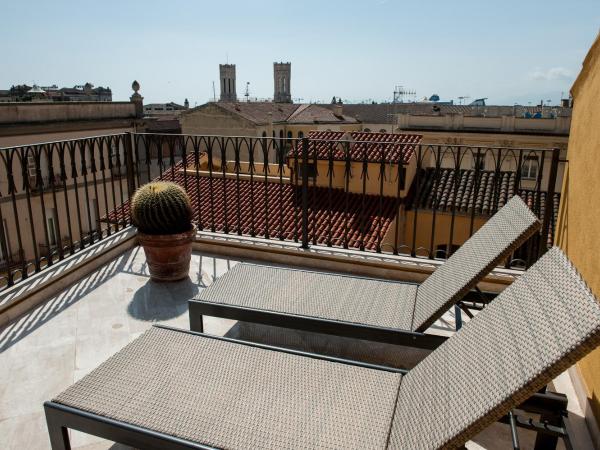 Hotel Flora : photo 9 de la chambre suite avec terrasse