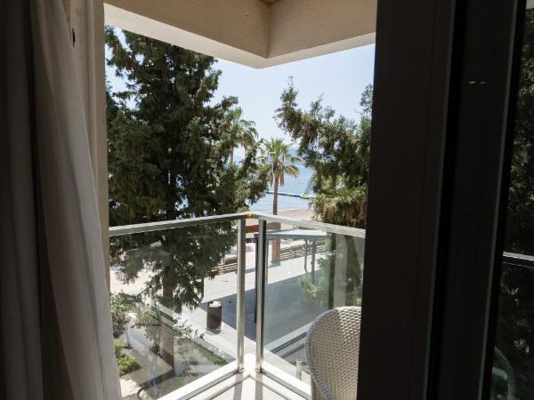 Begonville Beach Hotel - Adult Only : photo 6 de la chambre chambre double deluxe - vue latérale sur mer