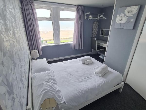 Queens Plaza Hotel : photo 3 de la chambre chambre familiale communicante - vue sur mer