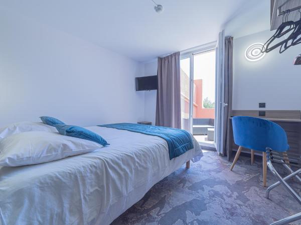 The Originals City, Relax'Otel & Spa, Le Barcarès : photo 1 de la chambre chambre familiale avec terrasse 