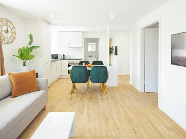 EH Apartments Saturn : photo 2 de la chambre suite deluxe avec lit king-size