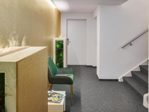 EH Apartments Saturn : photo 9 de la chambre studio lit king-size deluxe