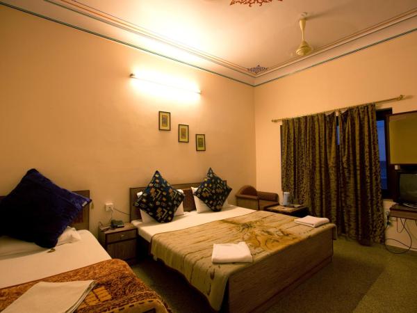 Hotel Kalyan : photo 4 de la chambre chambre triple standard avec ventilateur 