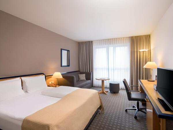 HI Hotel International Hamburg : photo 1 de la chambre room with queensize bed - high floor