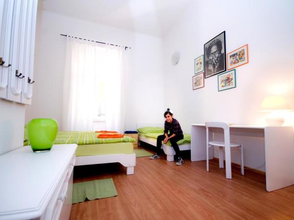 CentrÁlom Apartman : photo 4 de la chambre chambre triple
