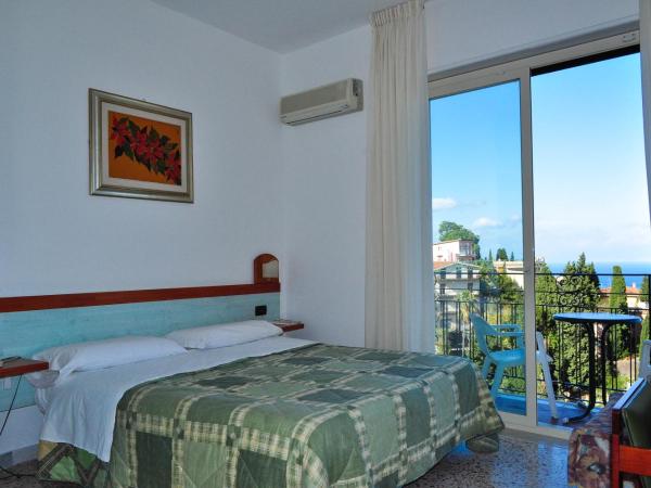Hotel Condor : photo 6 de la chambre chambre double ou lits jumeaux avec balcon - vue sur mer