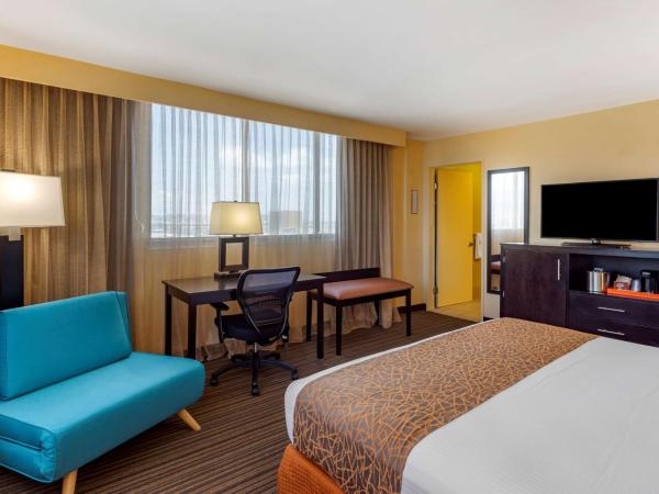 Best Western The Plaza Hotel - Free Breakfast : photo 3 de la chambre chambre lit king-size - vue sur ville - non-fumeurs