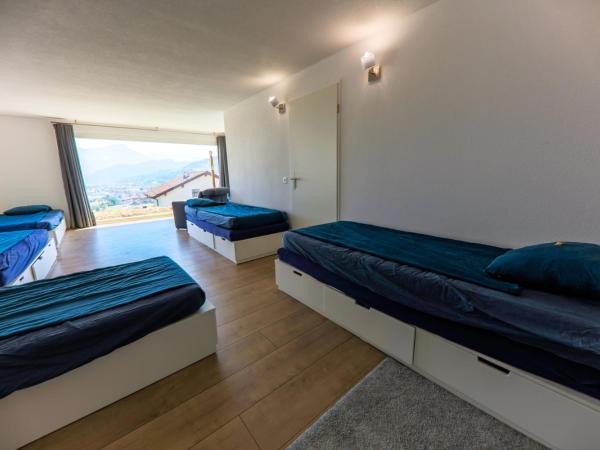 Young Backpackers Homestay : photo 4 de la chambre lit dans dortoir mixte de 8 lits 