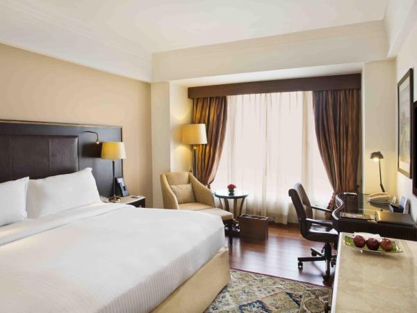 Eros Hotel New Delhi, Nehru Place : photo 2 de la chambre executive room with free wi-fi, 15% disc on food and soft beverages, ironing - 2 pcs complimentary
