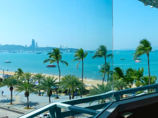 The Beach Front Resort, Pattaya : photo 8 de la chambre suite familiale - vue sur mer