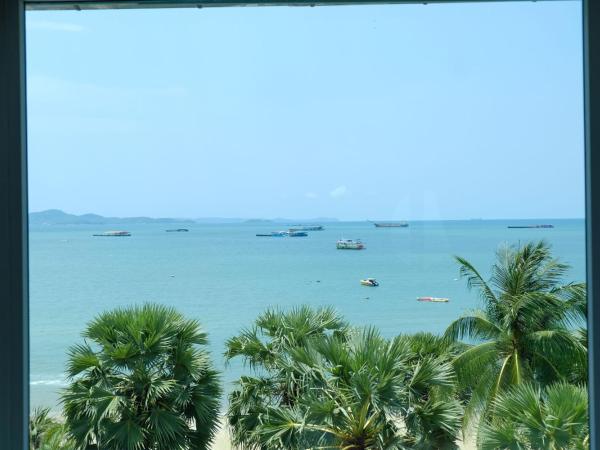 The Beach Front Resort, Pattaya : photo 8 de la chambre suite - vue sur mer