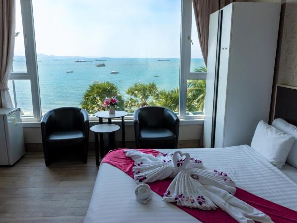 The Beach Front Resort, Pattaya : photo 1 de la chambre suite - vue sur mer