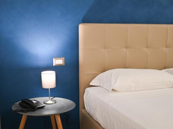 Hotel Baia Delle Sirene : photo 2 de la chambre chambre double ou lits jumeaux de luxe avec balcon et vue sur la mer 