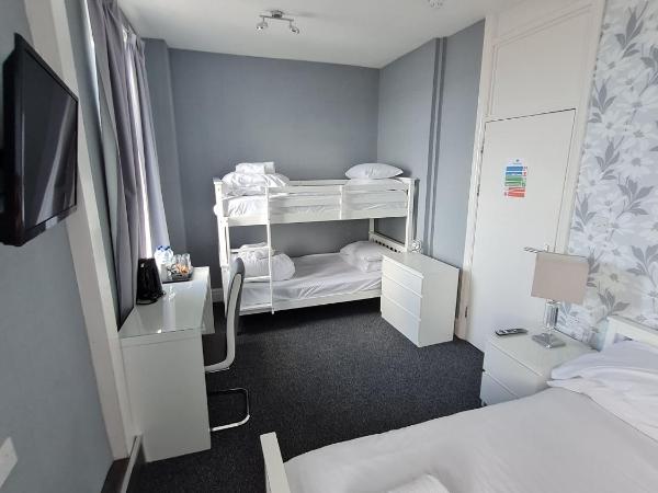 Queens Plaza Hotel : photo 3 de la chambre chambre quadruple - vue sur mer