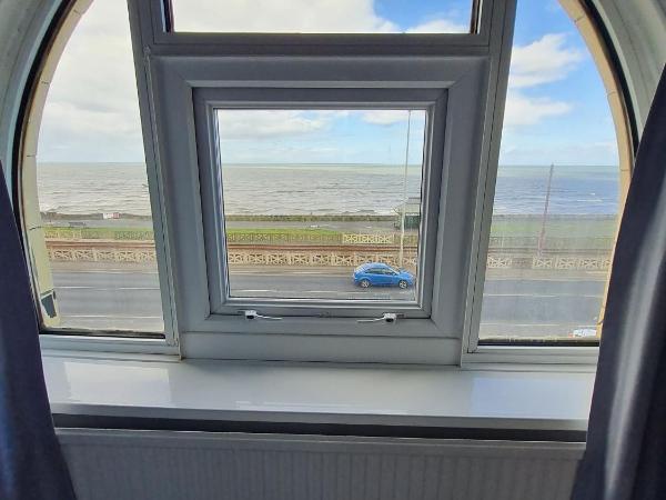 Queens Plaza Hotel : photo 4 de la chambre chambre quadruple - vue sur mer