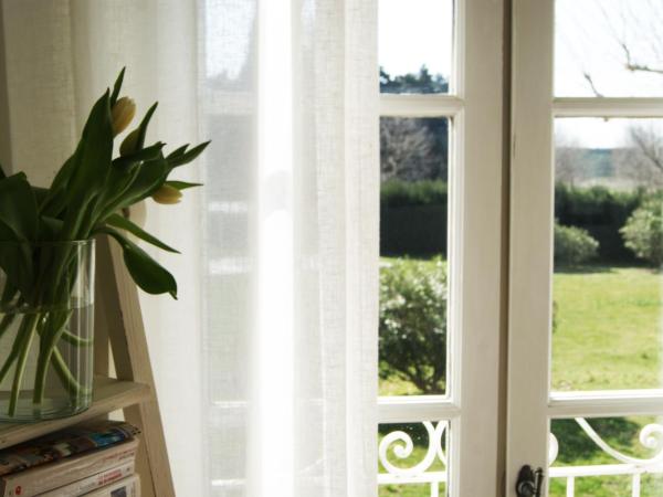 La ferme de gigognan : photo 8 de la chambre chambre double - vue sur jardin