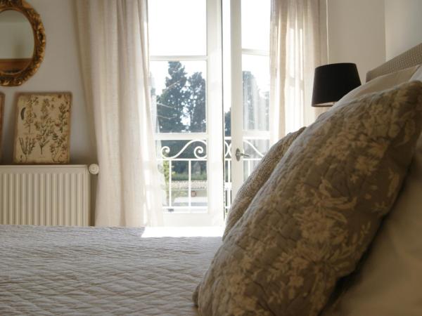 La ferme de gigognan : photo 5 de la chambre chambre double - vue sur jardin