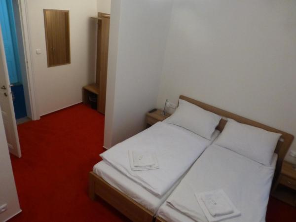 Penzion U sv. Kryštofa : photo 2 de la chambre chambre double - vue sur jardin