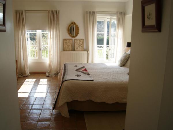 La ferme de gigognan : photo 3 de la chambre chambre double - vue sur jardin