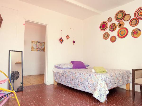 Hostal Casa Colores Adults Only : photo 2 de la chambre chambre double deluxe avec douche