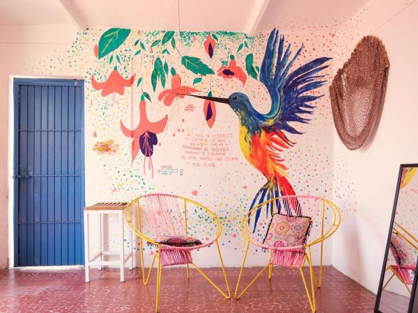 Hostal Casa Colores Adults Only : photo 3 de la chambre chambre double deluxe avec douche