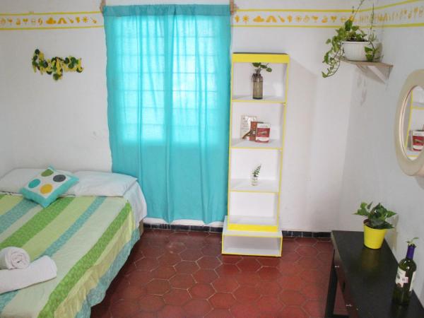 Hostal Casa Colores Adults Only : photo 3 de la chambre chambre double standard avec salle de bains commune