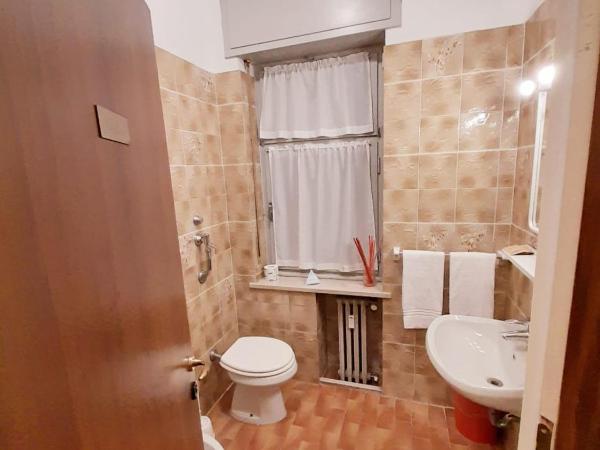 Albergo Trento : photo 8 de la chambre chambre familiale avec salle de bains privative séparée