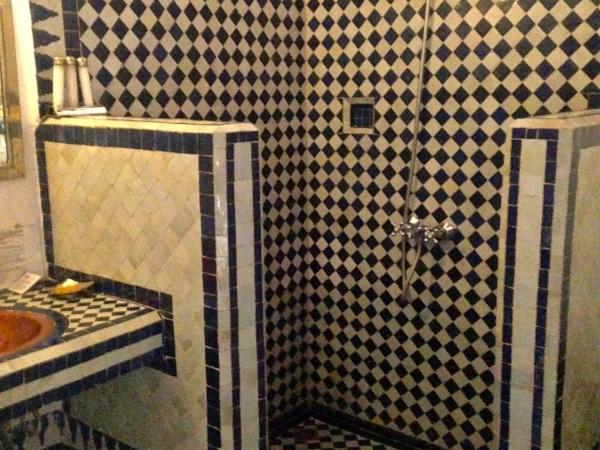 Riad Tizwa Fes : photo 6 de la chambre chambre double de luxe