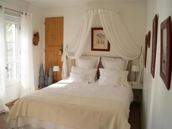 La ferme de gigognan : photo 4 de la chambre chambre double - vue sur jardin