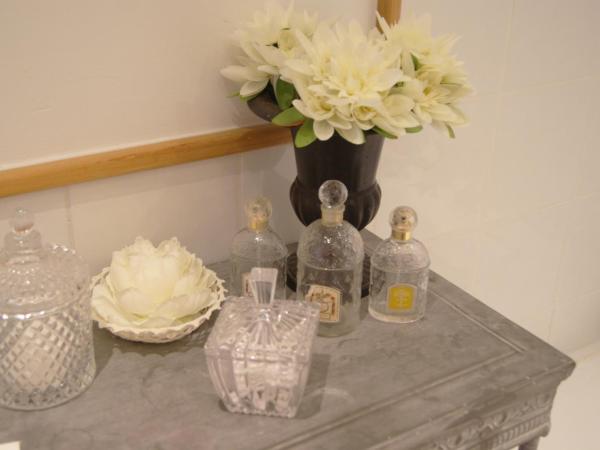 La ferme de gigognan : photo 6 de la chambre chambre double - vue sur jardin