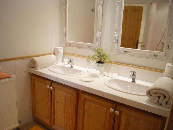 La ferme de gigognan : photo 6 de la chambre chambre triple