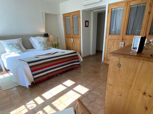 La ferme de gigognan : photo 4 de la chambre chambre double - vue sur jardin