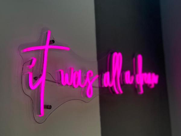 NEON APARTMENTS : photo 2 de la chambre appartement en duplex