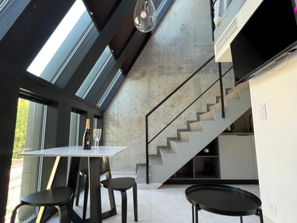 NEON APARTMENTS : photo 5 de la chambre appartement en duplex