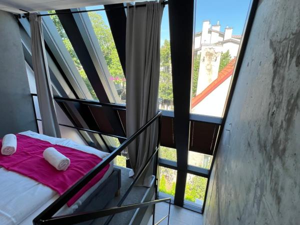 NEON APARTMENTS : photo 4 de la chambre appartement en duplex