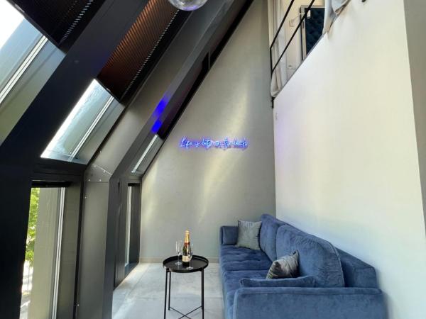 NEON APARTMENTS : photo 3 de la chambre appartement en duplex