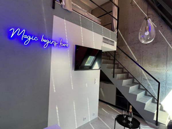 NEON APARTMENTS : photo 4 de la chambre appartement en duplex