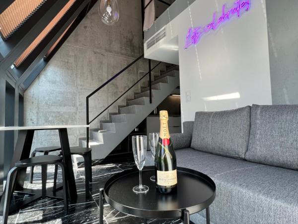 NEON APARTMENTS : photo 1 de la chambre appartement en duplex