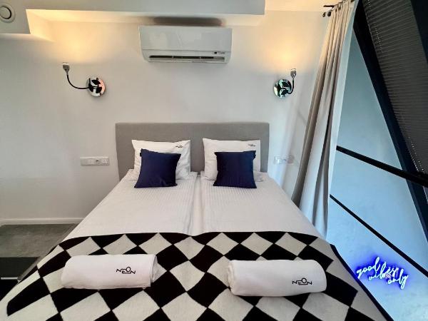 NEON APARTMENTS : photo 1 de la chambre appartement en duplex