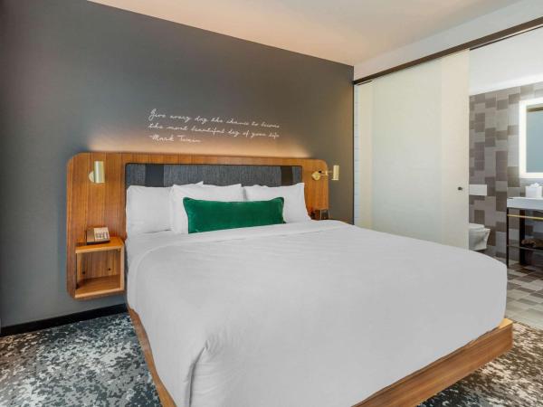 Cambria Hotels Boston Downtown - Seaport : photo 9 de la chambre suite lit king-size – non-fumeurs