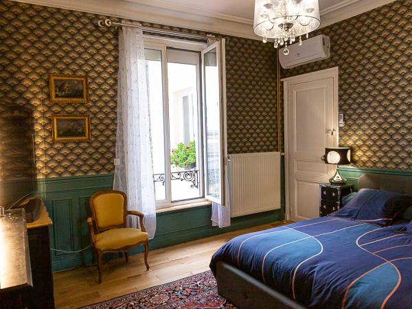 Demeure Belle Epoque : photo 8 de la chambre chambre double avec salle de bains privative extérieure