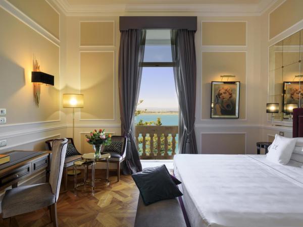 Grand Hotel Des Etrangers : photo 1 de la chambre chambre double deluxe - vue sur mer