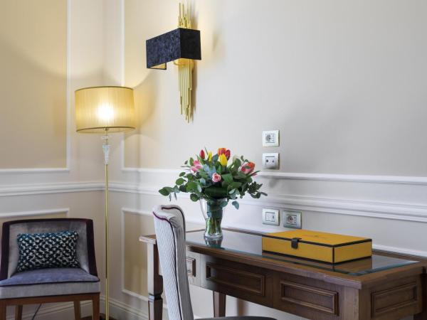 Grand Hotel Des Etrangers : photo 6 de la chambre suite - vue sur mer