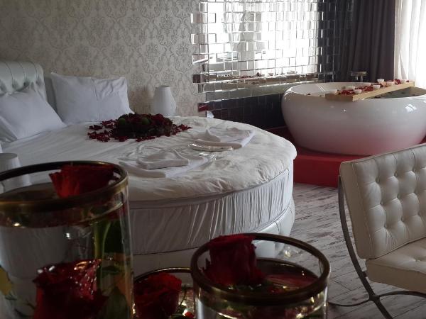 Melek Hotels Moda : photo 3 de la chambre suite lit king-size avec jacuzzi
