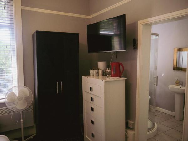 Hotel Anfield : photo 4 de la chambre chambre familiale avec salle de bains privative