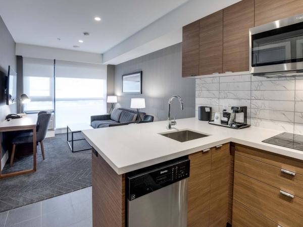 Sandman Signature Saskatoon South Hotel : photo 4 de la chambre suite 1 lit king-size standard avec cuisine