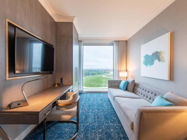 The Sutton Place Hotel Halifax : photo 3 de la chambre grande suite avec 2 lits queen-size et baignoire