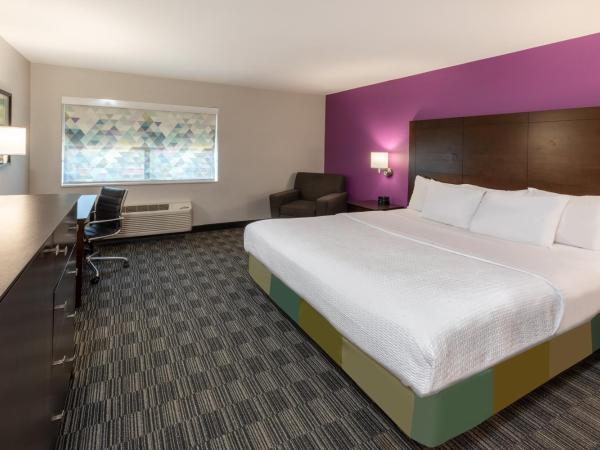 La Quinta by Wyndham Houston NW Brookhollow : photo 5 de la chambre chambre lit king-size