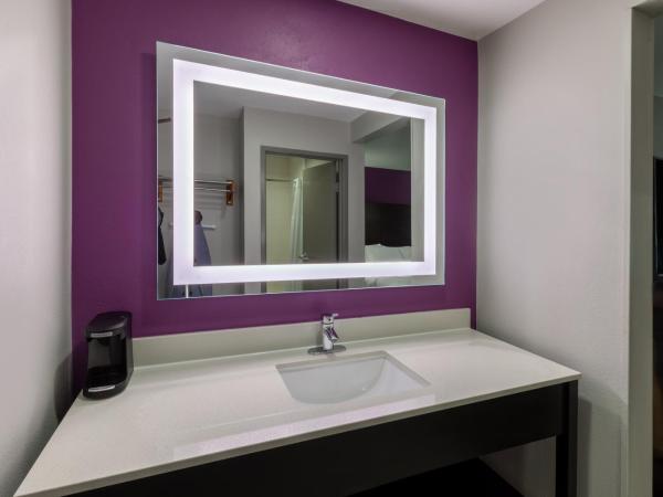 La Quinta by Wyndham Houston NW Brookhollow : photo 9 de la chambre chambre lit king-size