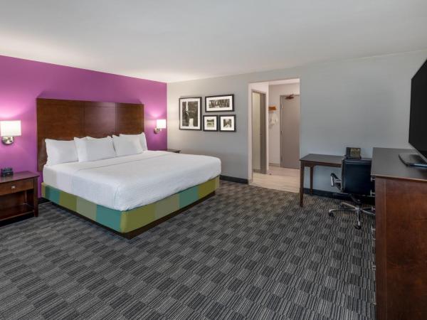 La Quinta by Wyndham Houston NW Brookhollow : photo 6 de la chambre chambre lit king-size exécutive
